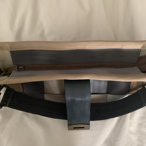 Harveys CARRIAGE RING Shoulder Bag Multi Color - Picture 17 of 17